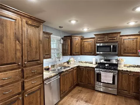 Kitchen - 10377 Devore Dr, Harrison, AR 72601 photo 5 of 8
