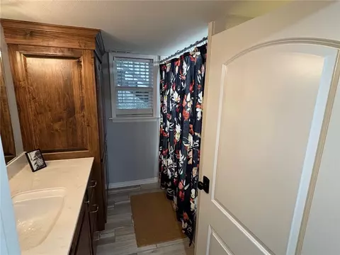 Bath - 10377 Devore Dr, Harrison, AR 72601 photo 6 of 6