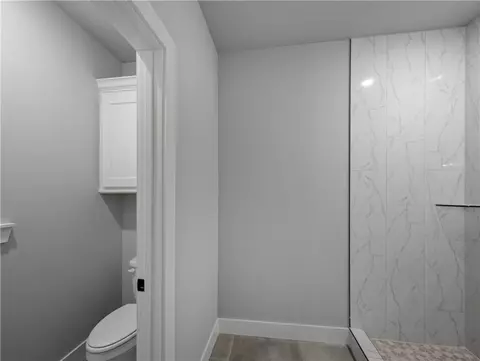 Bath - 7775 Range Ave, Springdale, AR 72762 photo 4 of 5