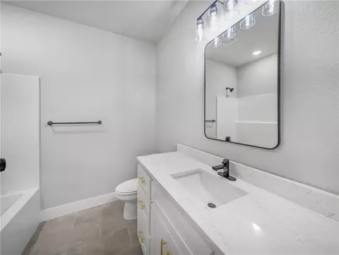Bath - 7775 Range Ave, Springdale, AR 72762 photo 5 of 5