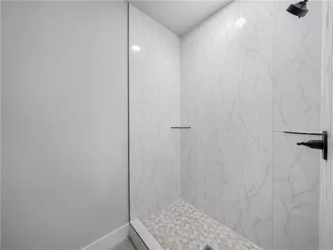 Bath - 7775 Range Ave, Springdale, AR 72762 photo 3 of 5