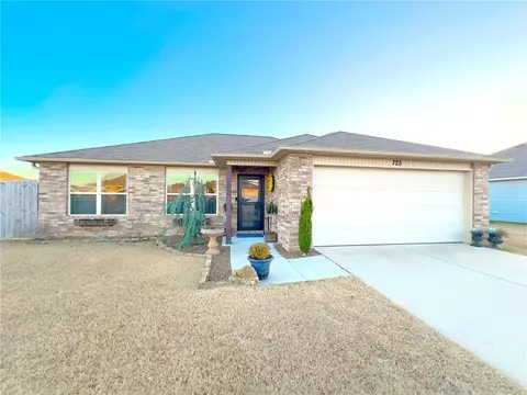 725 NW 68th Ave, Bentonville, AR 72713