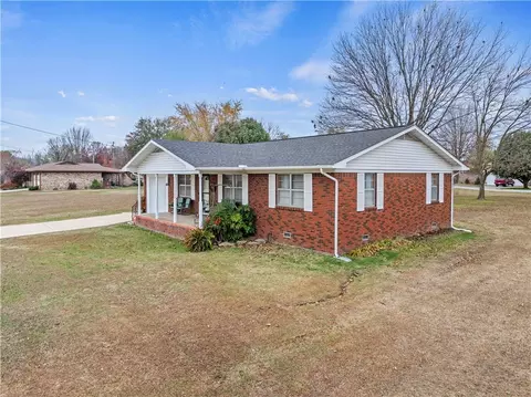 700 N Carroll Ave, Green Forest, AR 72638
