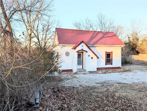 501 E Milam Ave, Harrison, AR 72601 photo 2