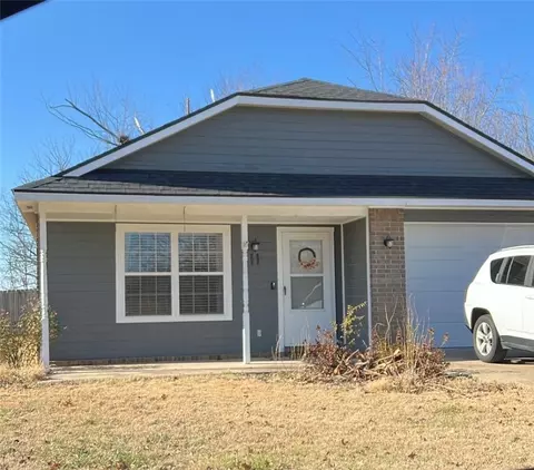 11 Jordan Ln, Bentonville, AR 72712