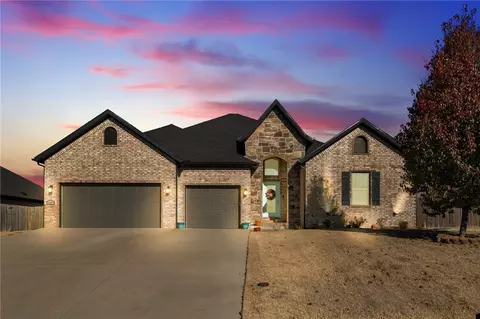 2000 Sicily Ave, Lowell, AR 72745