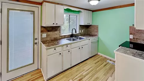 Kitchen - 16657 Joy Loop, Lowell, AR 72745 photo 1 of 3