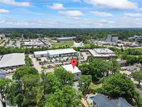 805 SE 5th St, Bentonville, AR 72712