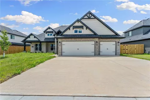 1431 Dresden Dr, Centerton, AR 72719