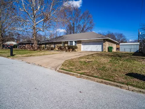 Undisclosed, Rogers, AR 72758