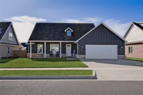 941 Petit Jean St, Prairie Grove, AR 72753
