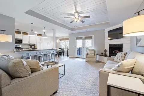 21 Greenridge Ln, Bentonville, AR 72712