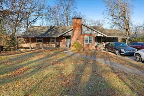 1650 Applebury Dr, Fayetteville, AR 72701