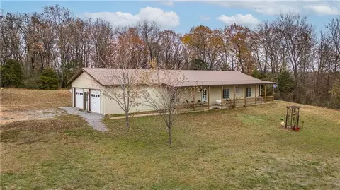 2308 Crawford St, Gentry, AR 72734