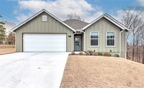 1 Northampton Dr, Bella Vista, AR 72714