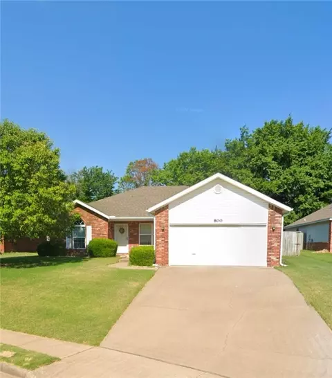 800 Navajo Dr, Bentonville, AR 72712