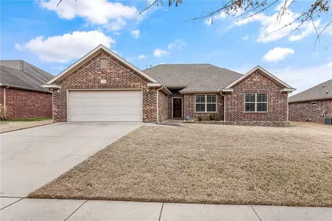 625 N Sundance Dr, Fayetteville, AR 72704