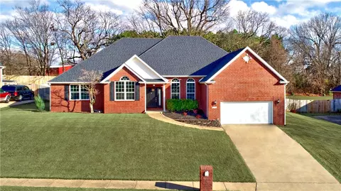 3947 Savannah Ln, Springdale, AR 72762
