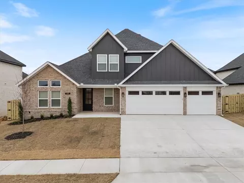 451 Silverview Ave, Centerton, AR 72719