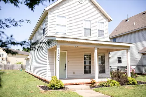 2709 N Westminster Dr, Fayetteville, AR 72704