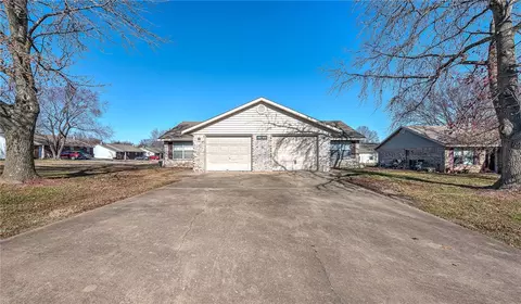 4518 W 4520 W Franciscan Trl, Fayetteville, AR 72704