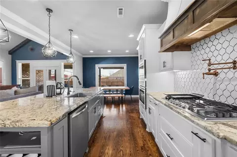 Kitchen - 1910 Stable St, Centerton, AR 72719 photo 4 of 4