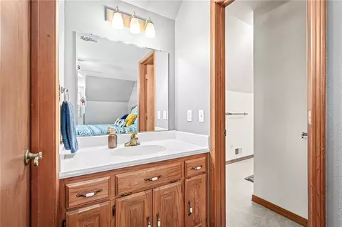 Bath - 1025 Riverview Dr, Alma, AR 72921 photo 6 of 7