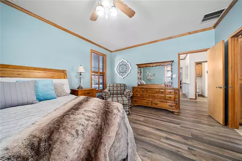 Bedroom - 1025 Riverview Dr, Alma, AR 72921 photo 3 of 7