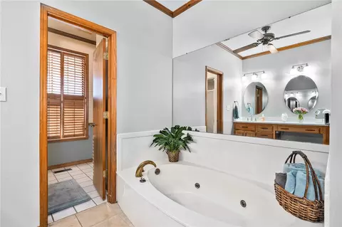 Bath - 1025 Riverview Dr, Alma, AR 72921 photo 2 of 7
