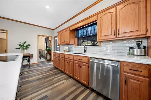 Kitchen - 1025 Riverview Dr, Alma, AR 72921 photo 3 of 7