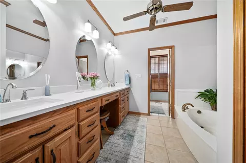 Bath - 1025 Riverview Dr, Alma, AR 72921 photo 1 of 7