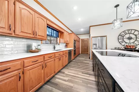 Kitchen - 1025 Riverview Dr, Alma, AR 72921 photo 6 of 7