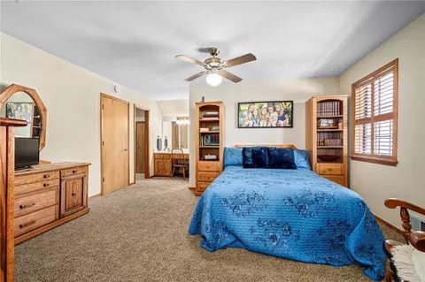 Bedroom - 1025 Riverview Dr, Alma, AR 72921 photo 6 of 7