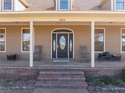 Exterior - 1025 Riverview Dr, Alma, AR 72921 photo 4 of 10