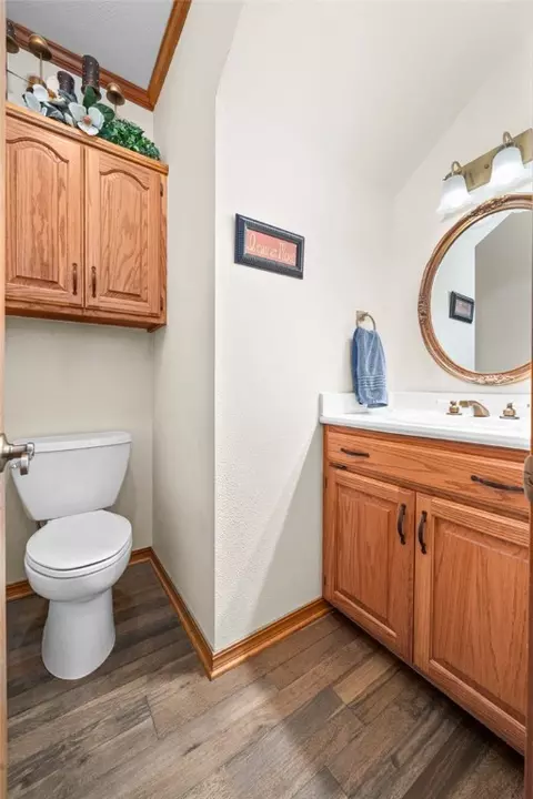Bath - 1025 Riverview Dr, Alma, AR 72921 photo 5 of 7