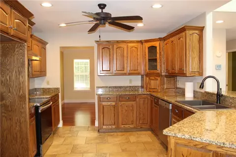 Kitchen - 635 Ranchview Rd, Ridgedale, MO 65739 photo 1 of 4
