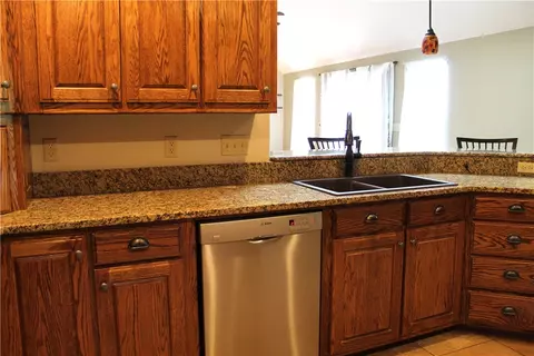 Kitchen - 635 Ranchview Rd, Ridgedale, MO 65739 photo 2 of 4