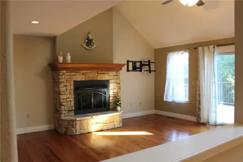 Living - 635 Ranchview Rd, Ridgedale, MO 65739 photo 2 of 8