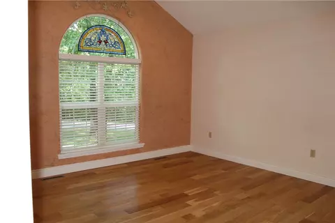 Living - 635 Ranchview Rd, Ridgedale, MO 65739 photo 5 of 8