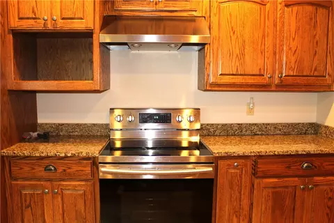 Kitchen - 635 Ranchview Rd, Ridgedale, MO 65739 photo 3 of 4