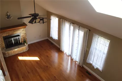 Living - 635 Ranchview Rd, Ridgedale, MO 65739 photo 6 of 8
