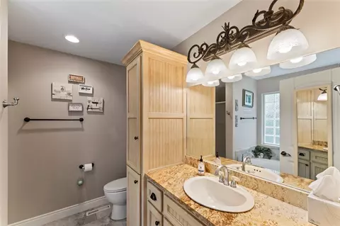 Bath - 635 Ranchview Rd, Ridgedale, MO 65739 photo 1 of 4