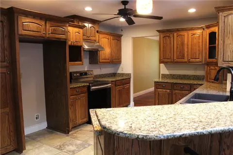 Kitchen - 635 Ranchview Rd, Ridgedale, MO 65739 photo 4 of 4