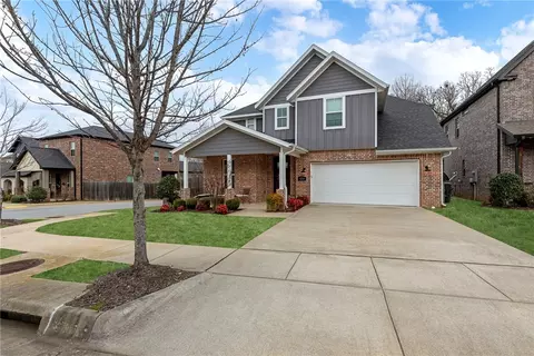4230 N Harbor Isle, Fayetteville, AR 72703