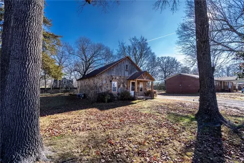 503 S Elm St, Siloam Springs, AR 72761