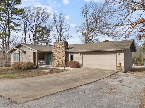 13 La Quinta Loop, Holiday Island, AR 72631