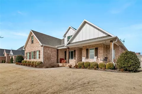 2132 Riverfront Ln, Fayetteville, AR 72703