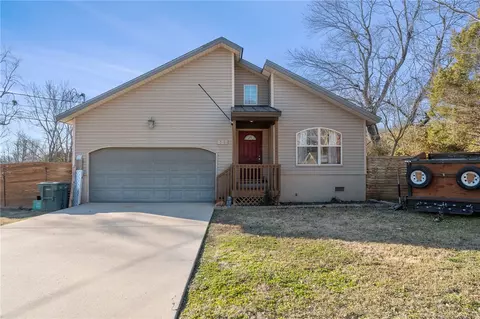637 Ray Ave, Fayetteville, AR 72701