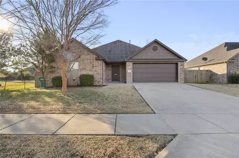 1500 Stratton Dr, Rogers, AR 72756