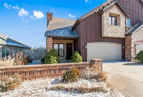 707 SW Caprington St #1, Bentonville, AR 72712